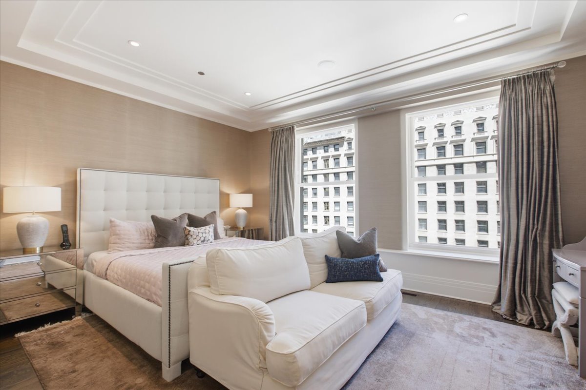 159 E Walton Place Unit: 8D