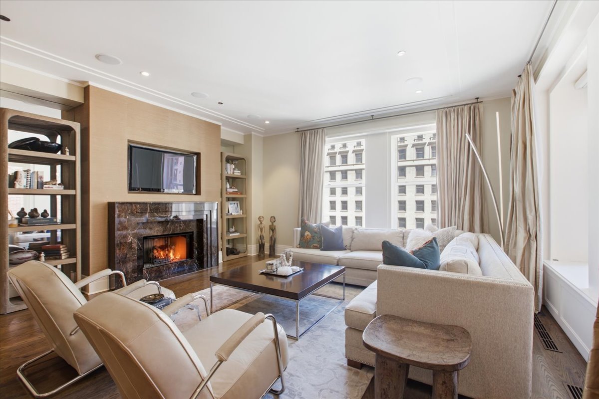 159 E Walton Place Unit: 8D