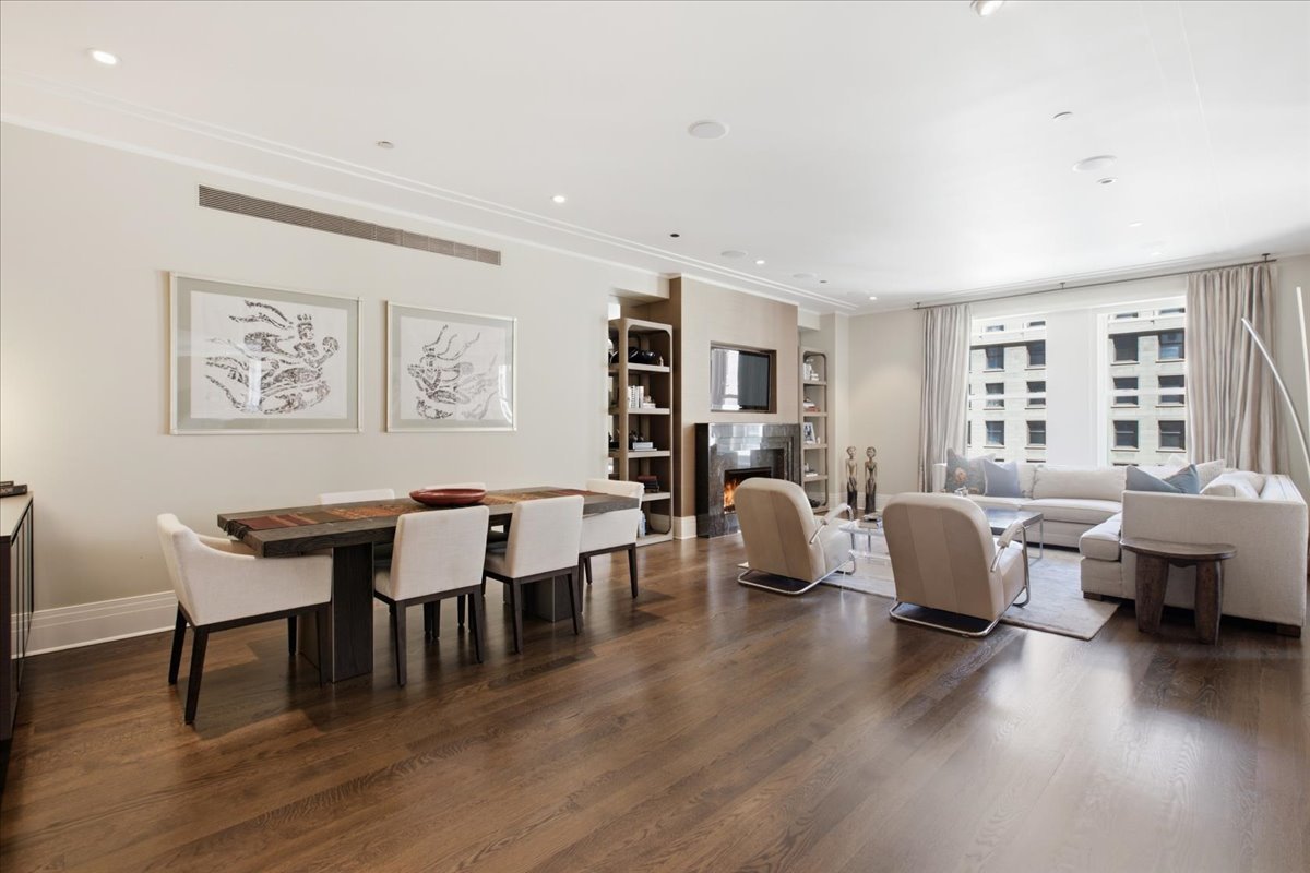 159 E Walton Place Unit: 8D