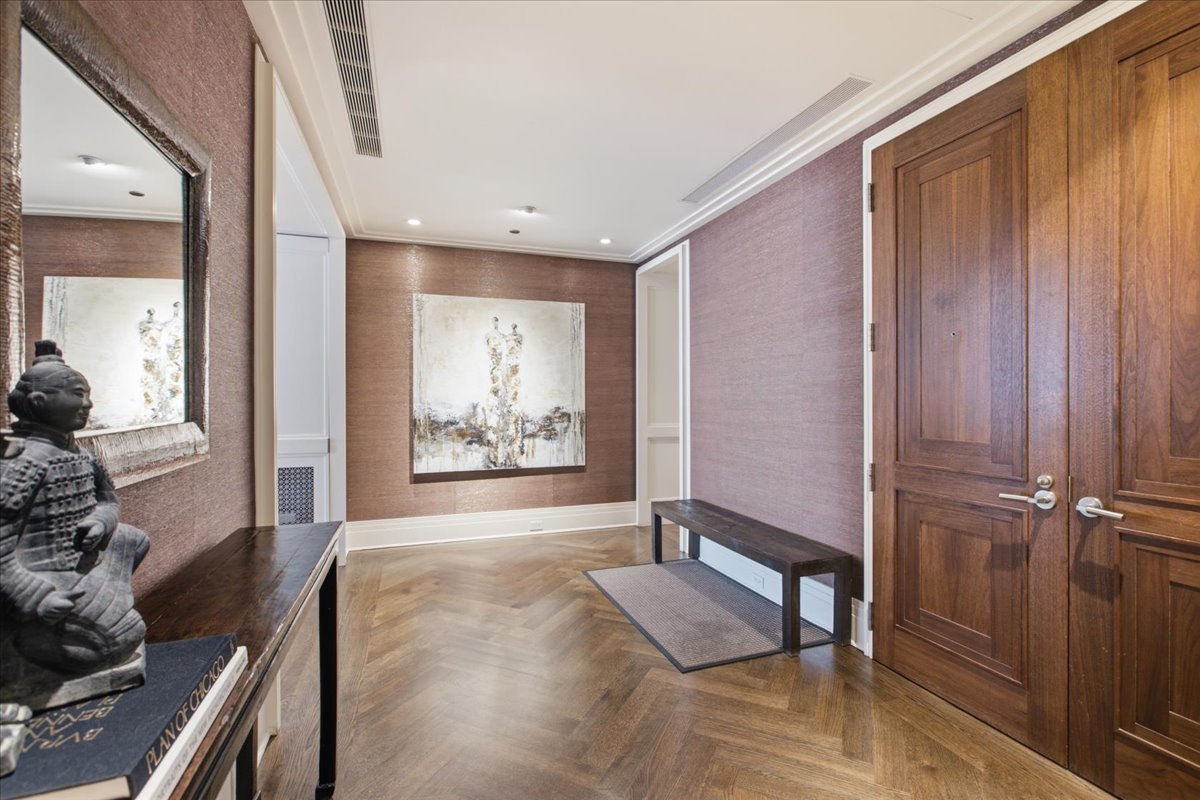 159 E Walton Place Unit: 8D