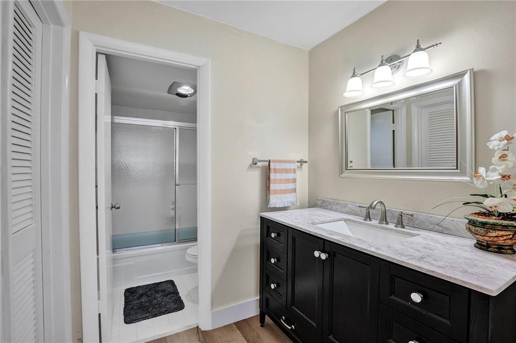 1239 Hillsboro Mile 302