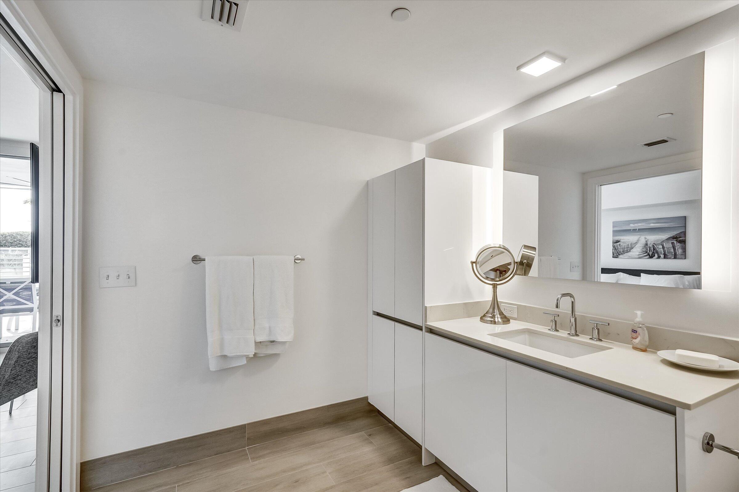 111 SE 1st Avenue 315