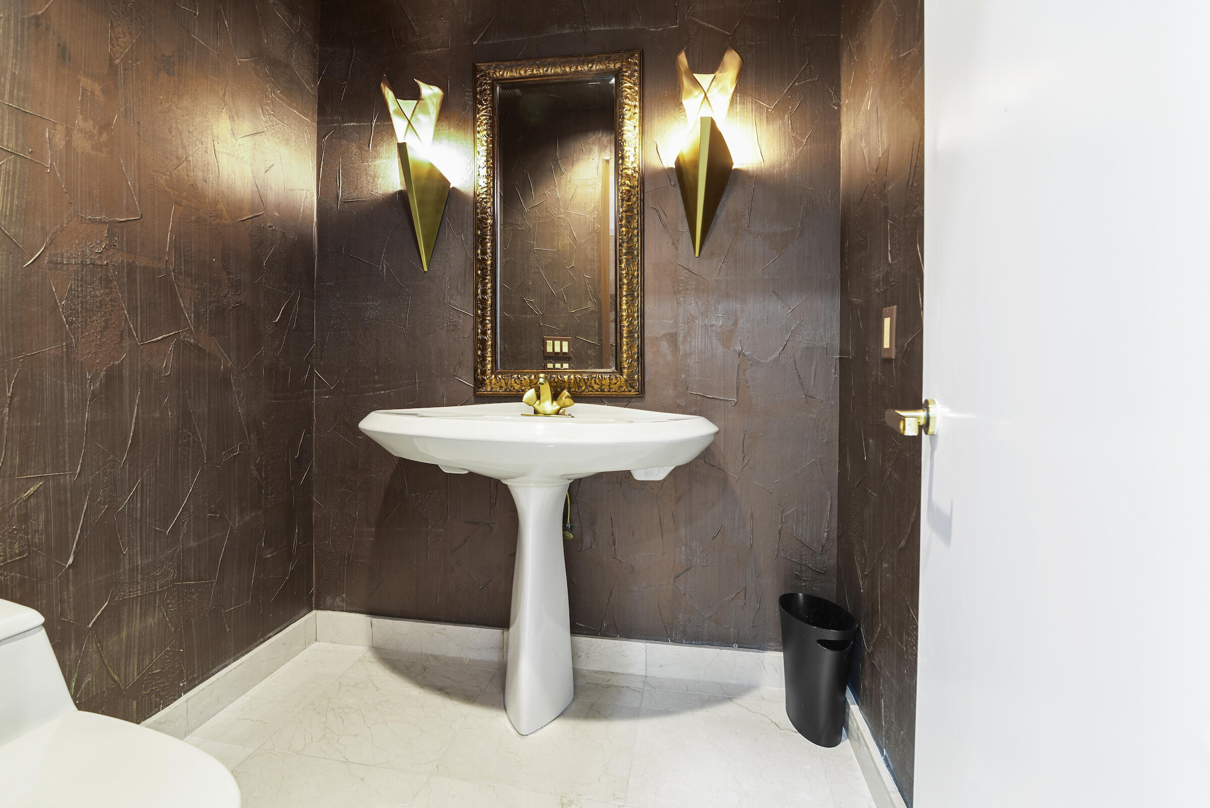 4372 Bocaire Boulevard