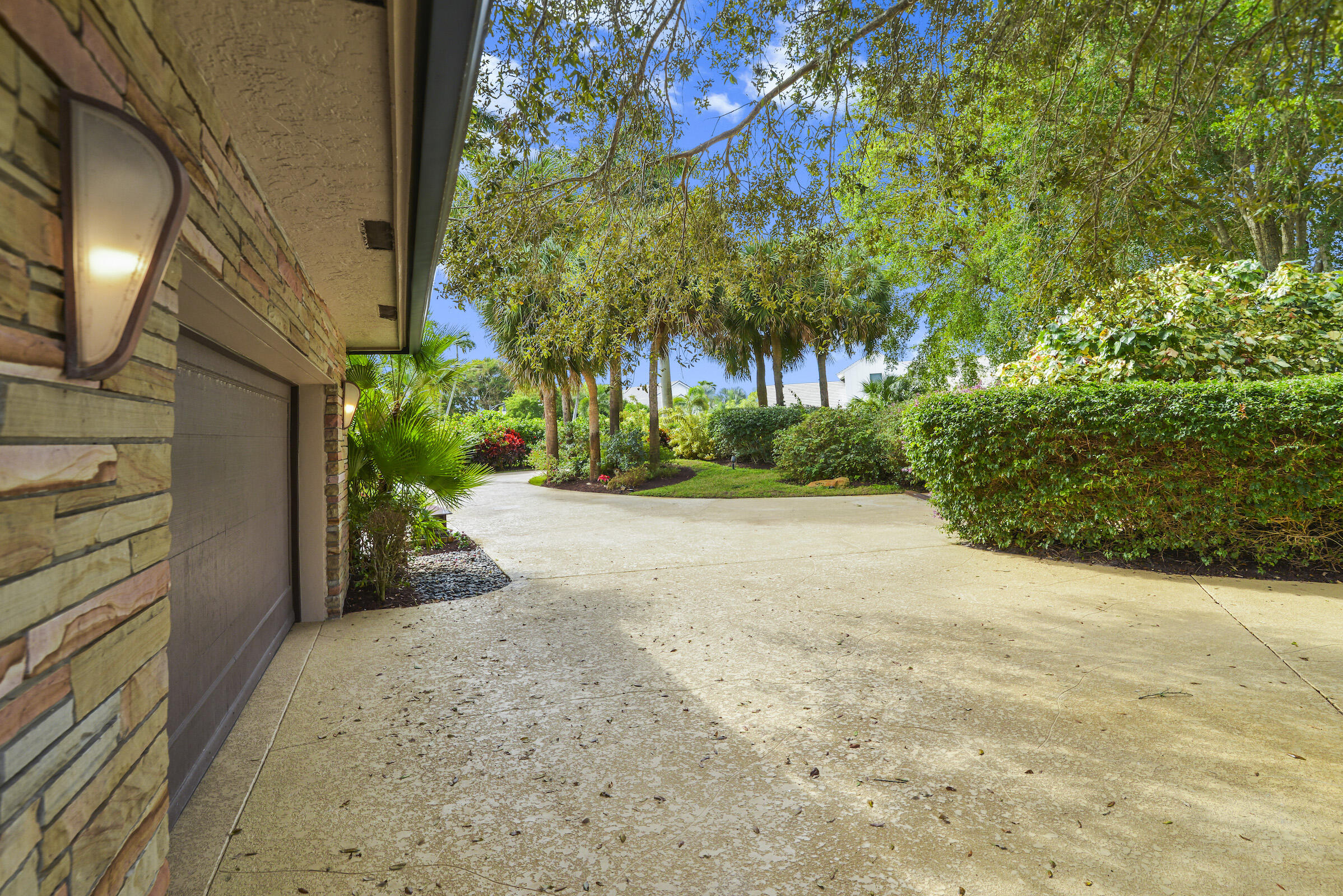 4372 Bocaire Boulevard