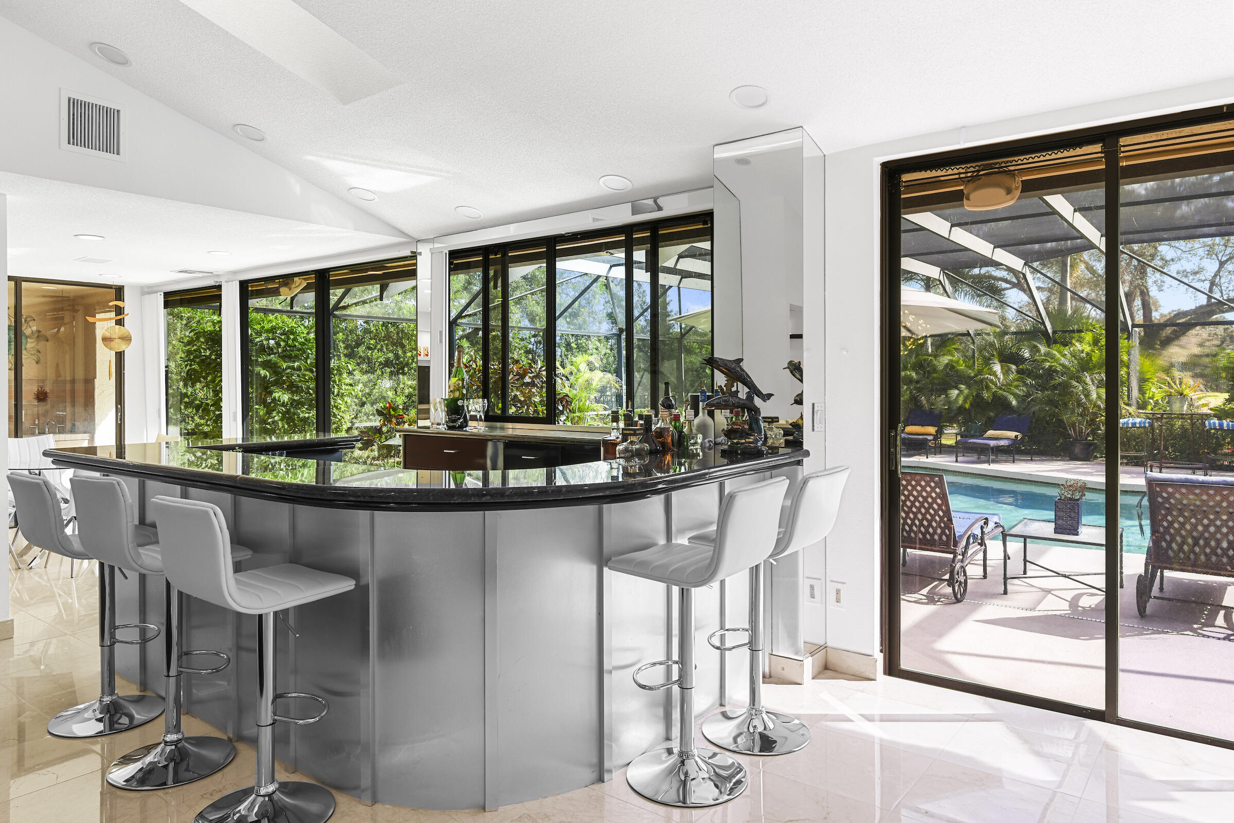 4372 Bocaire Boulevard