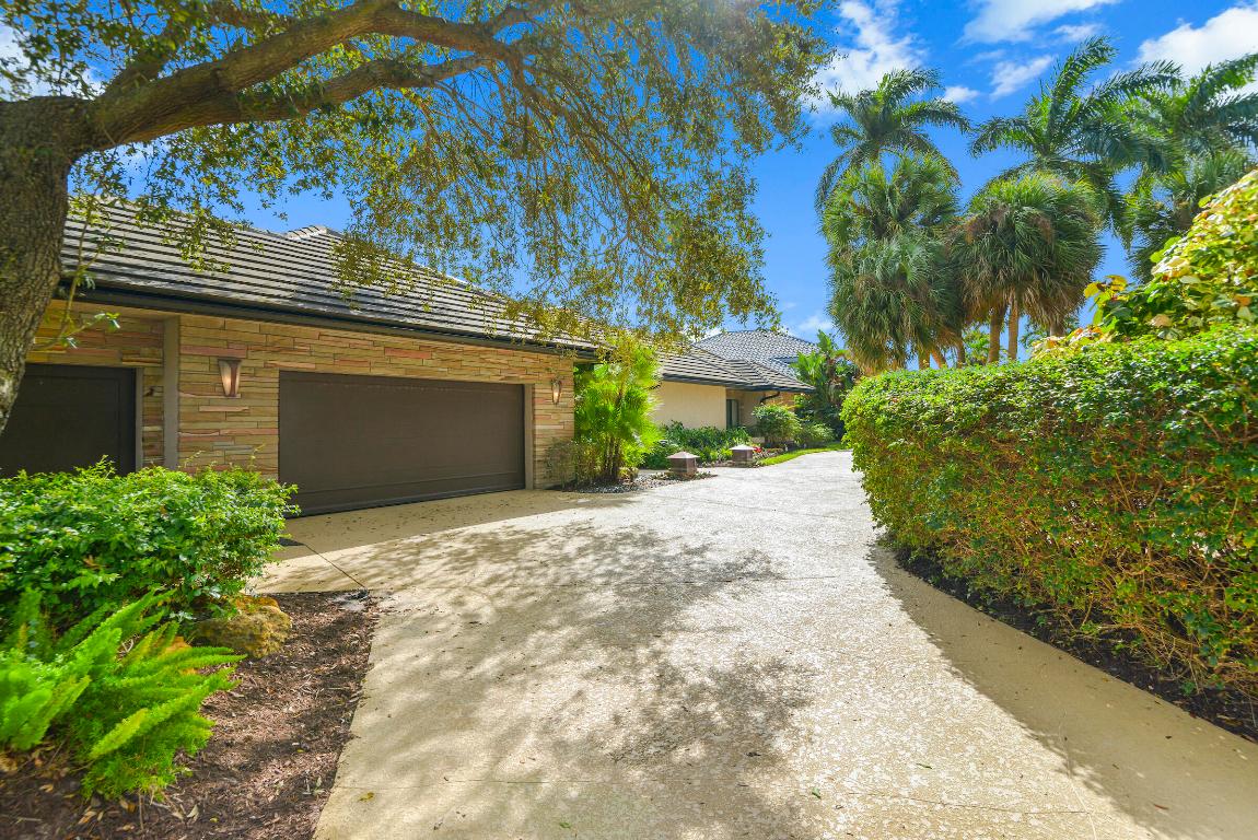 4372 Bocaire Boulevard