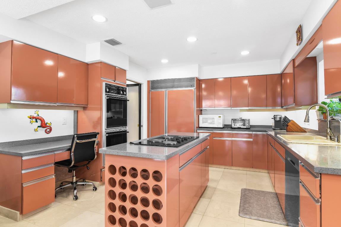 4372 Bocaire Boulevard