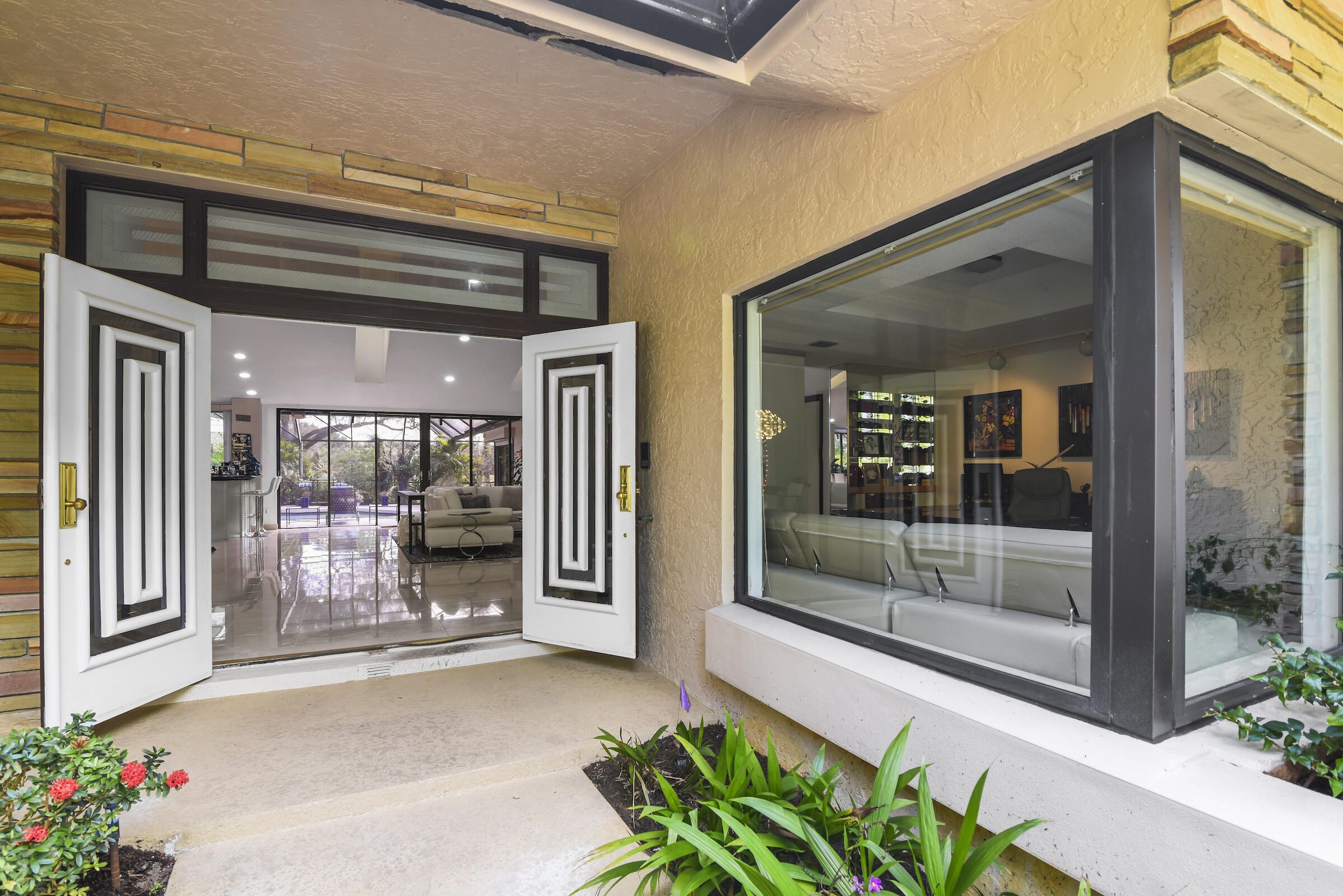 4372 Bocaire Boulevard