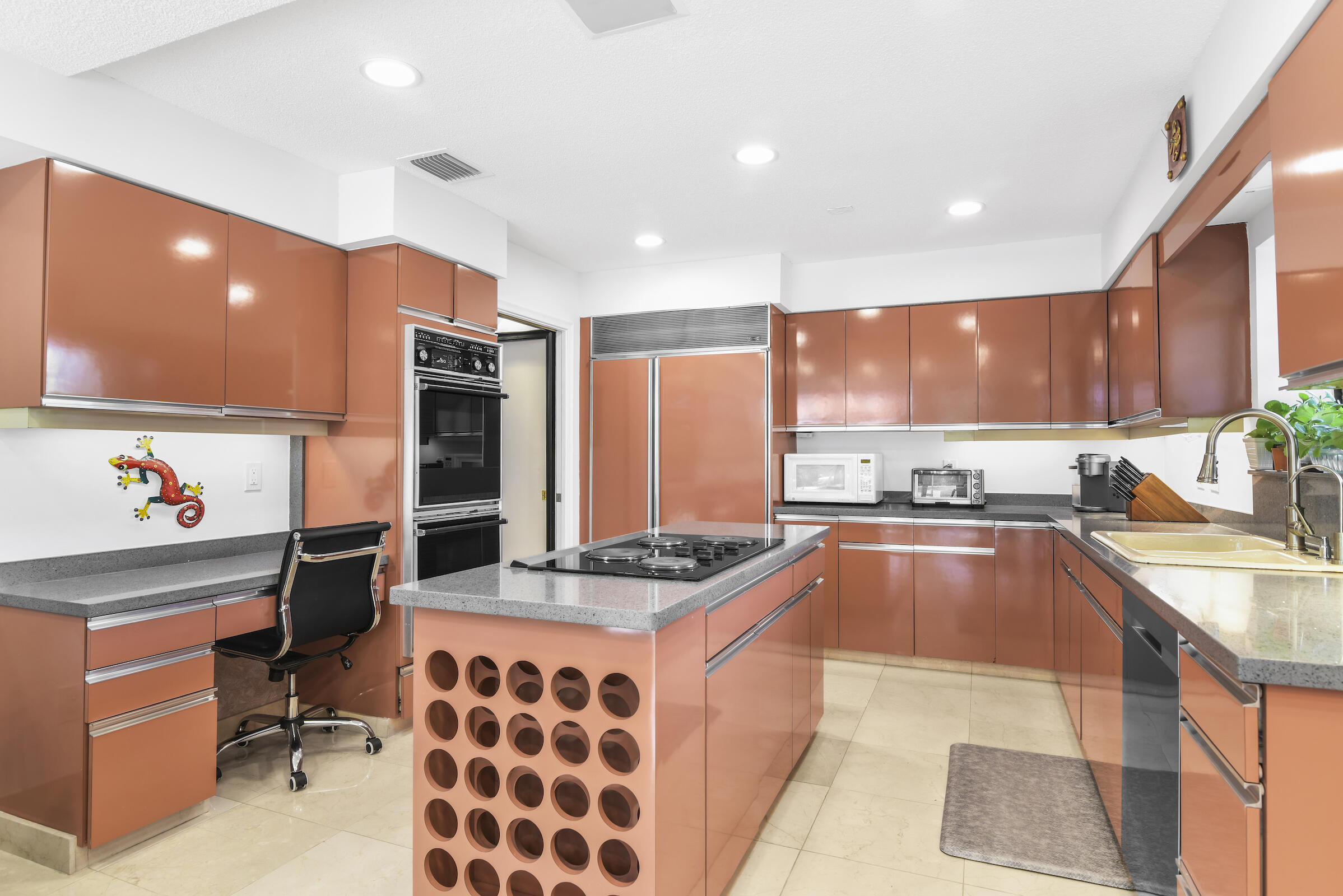 4372 Bocaire Boulevard