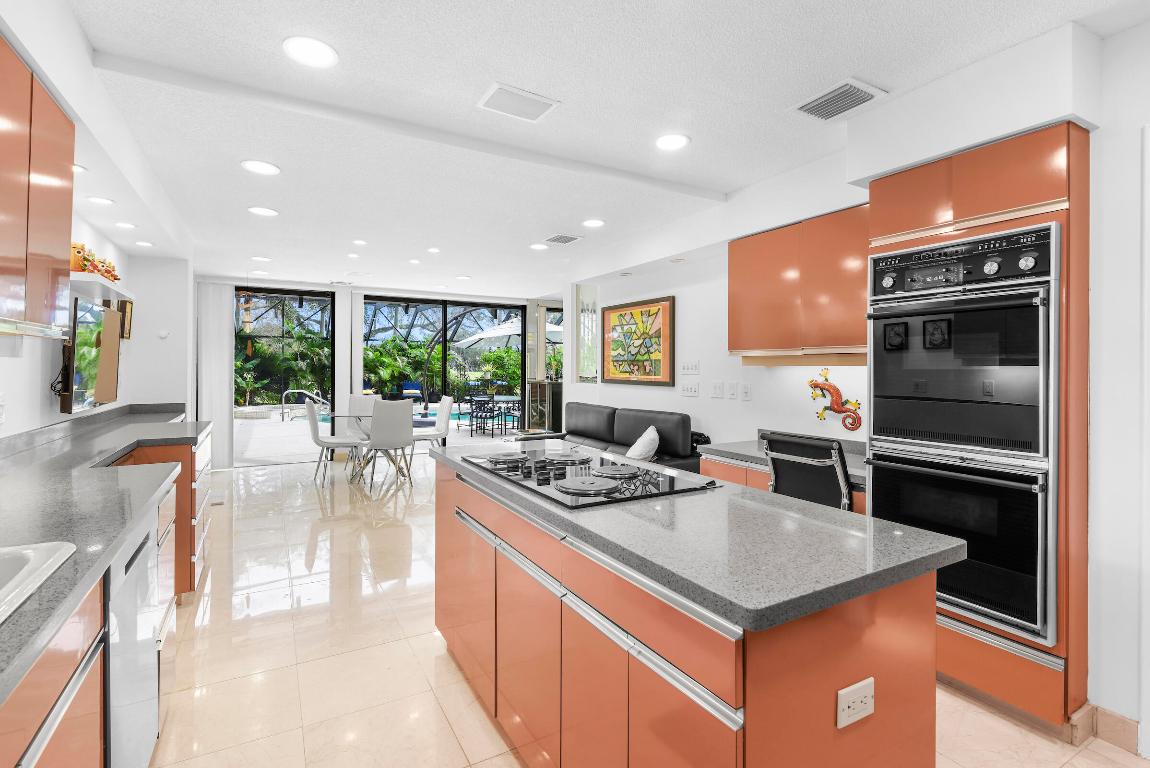 4372 Bocaire Boulevard