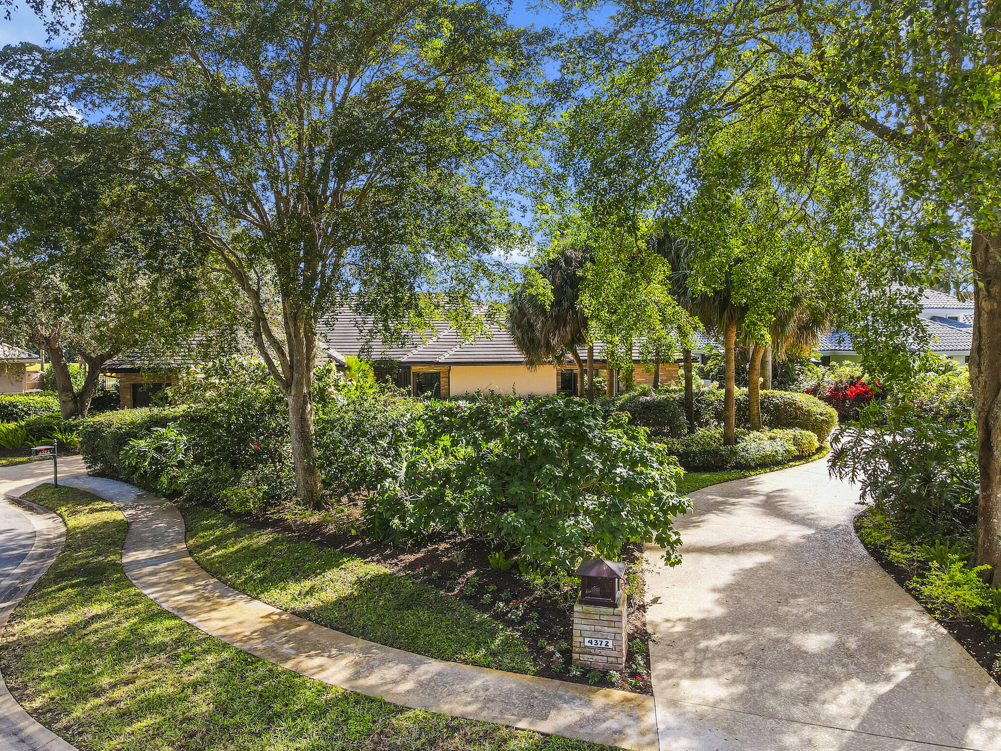 4372 Bocaire Boulevard