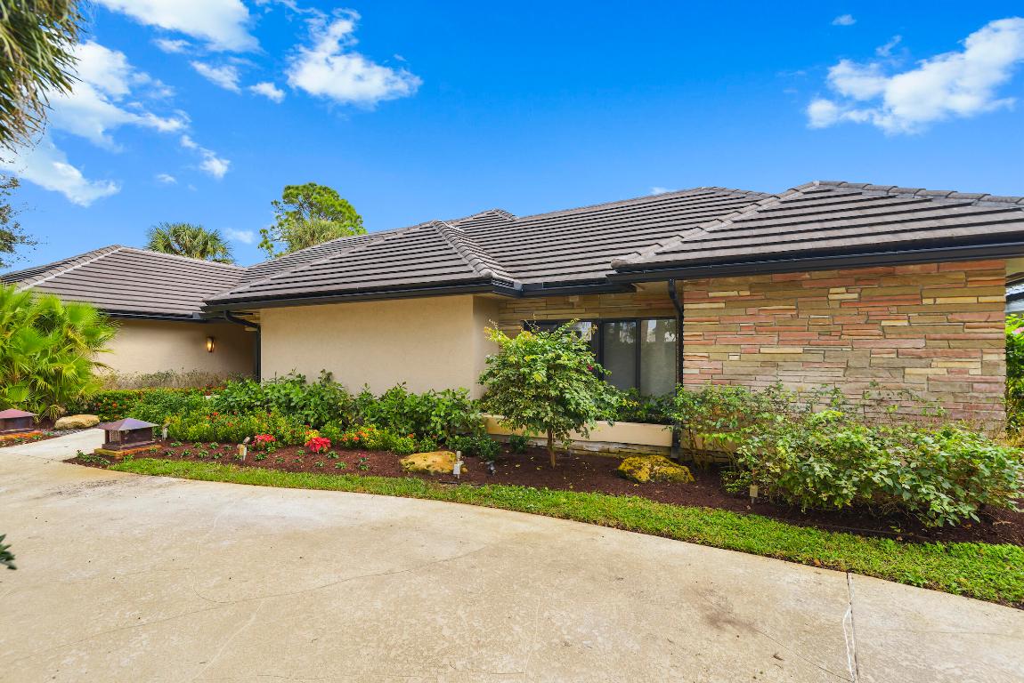 4372 Bocaire Boulevard