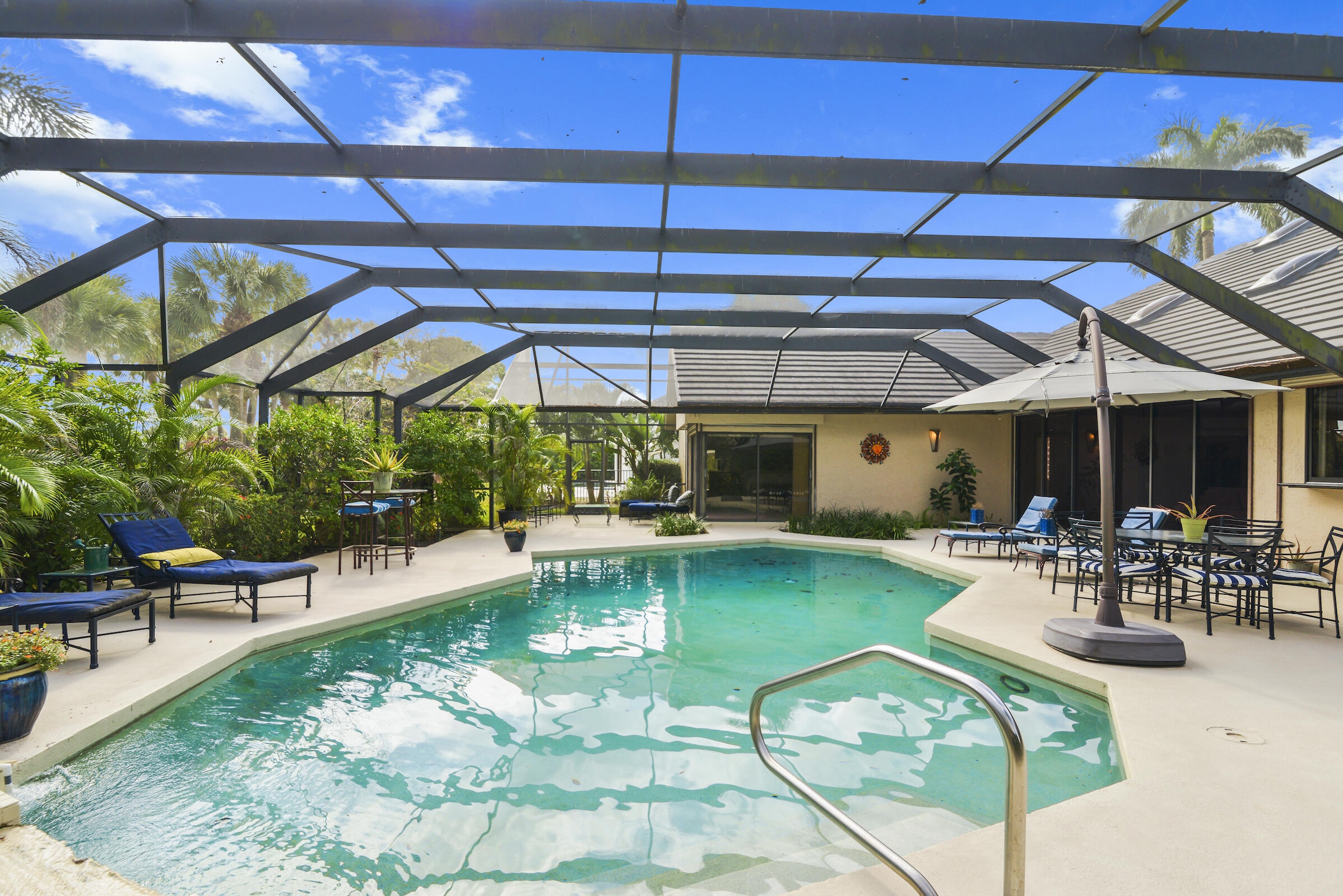 4372 Bocaire Boulevard