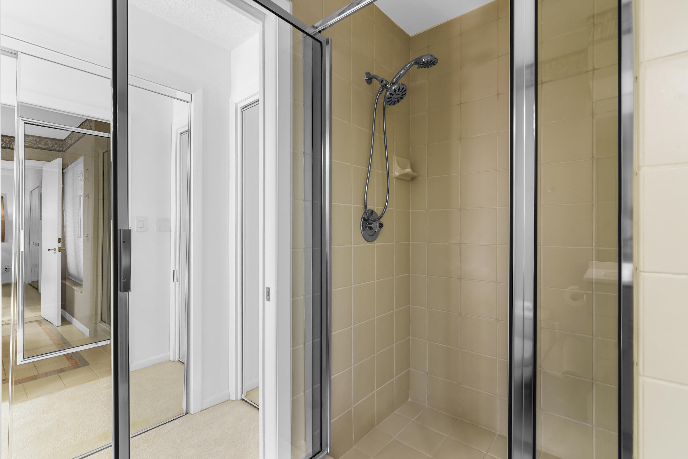 4372 Bocaire Boulevard