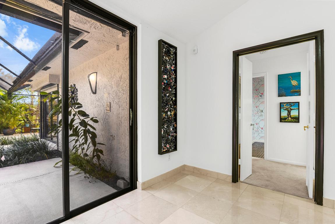 4372 Bocaire Boulevard