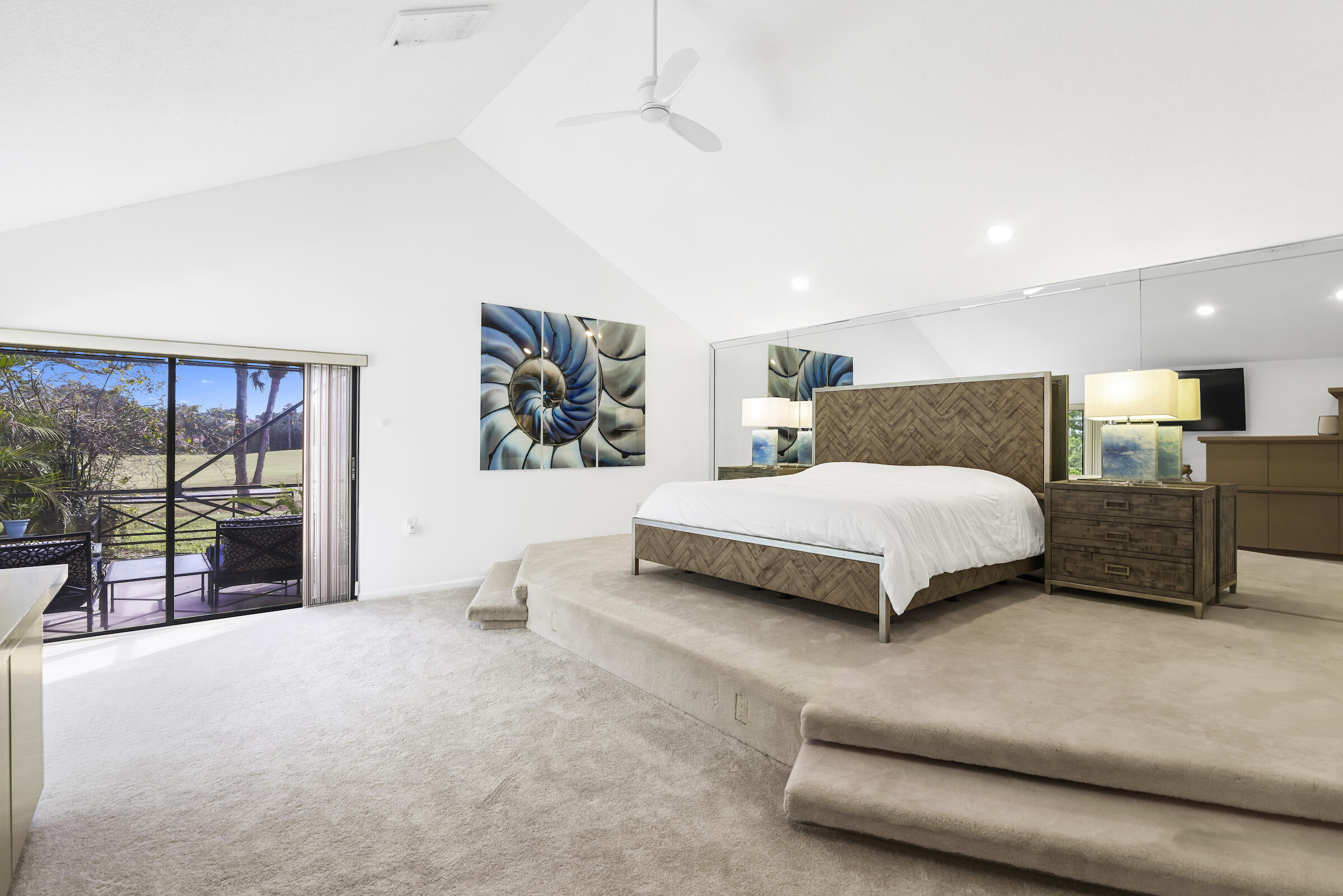 4372 Bocaire Boulevard