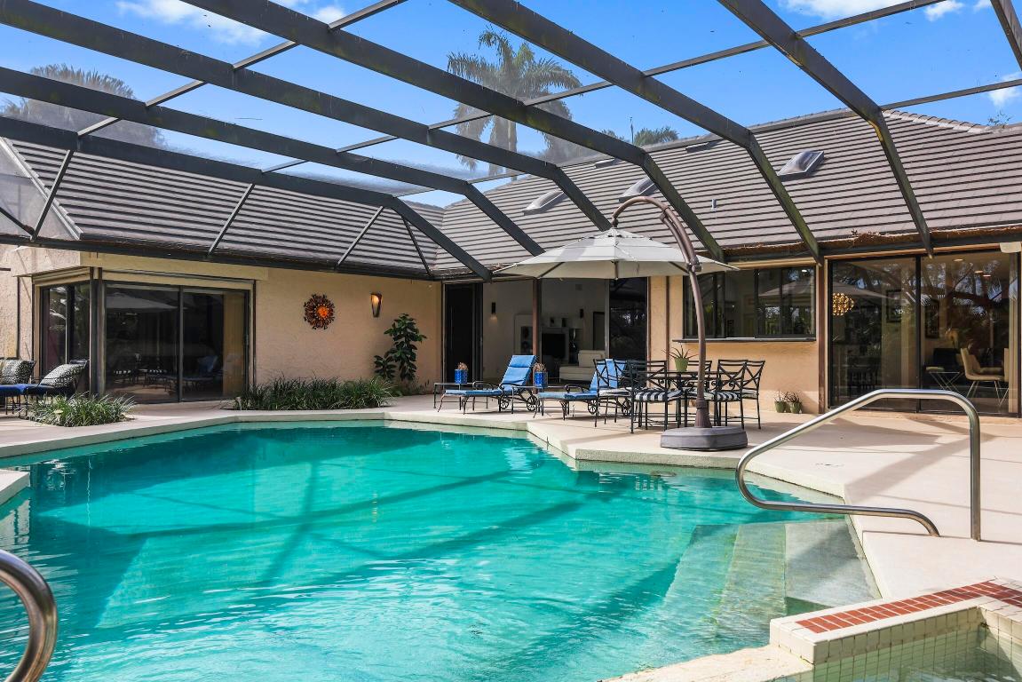 4372 Bocaire Boulevard