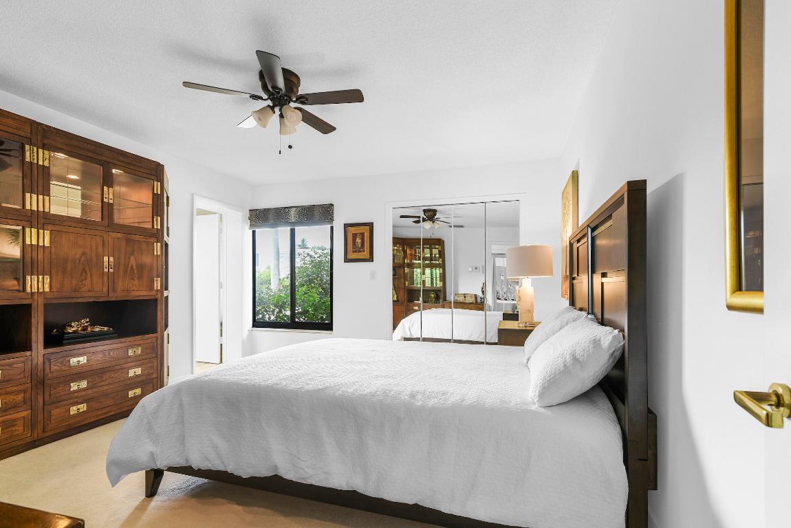 4372 Bocaire Boulevard