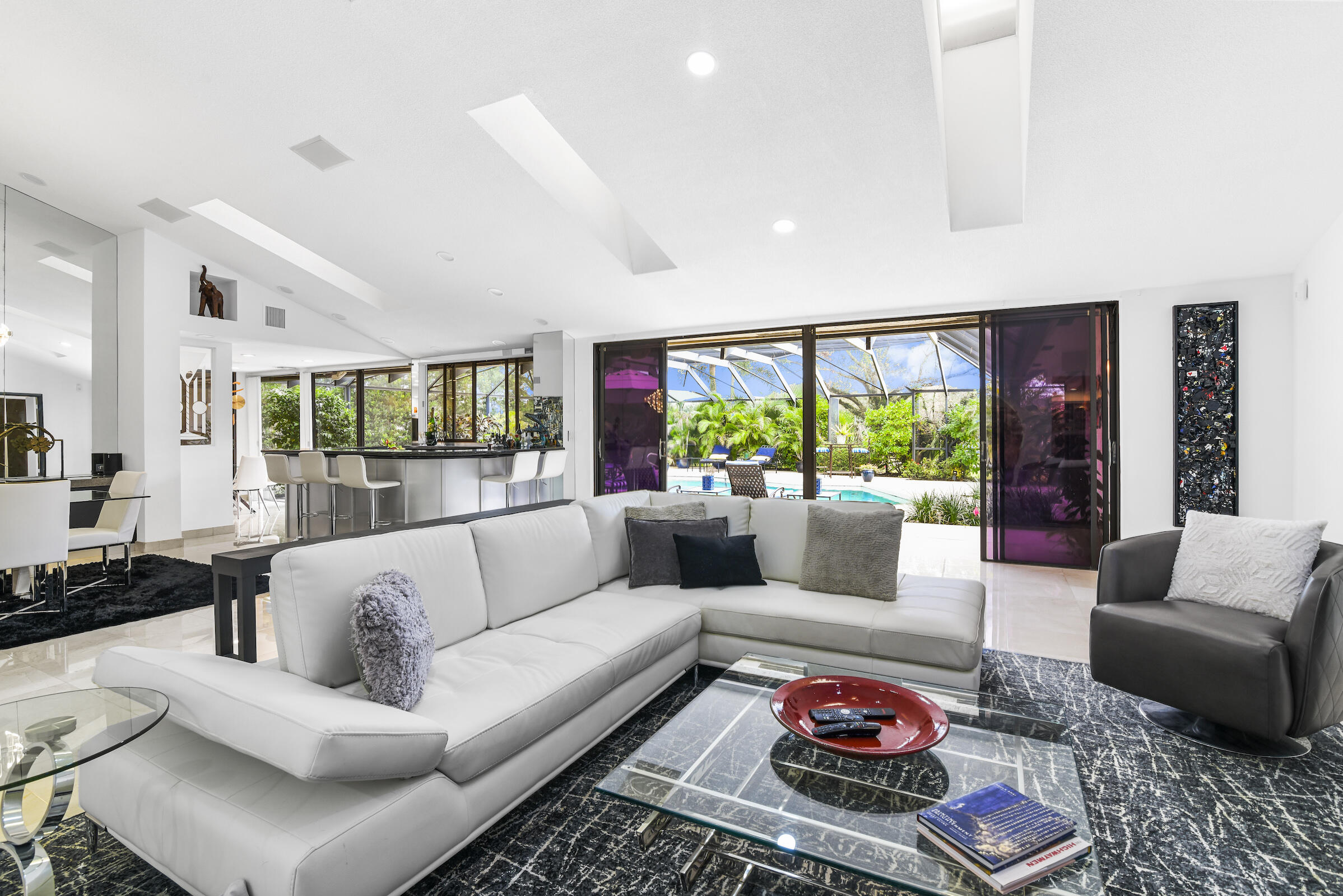 4372 Bocaire Boulevard