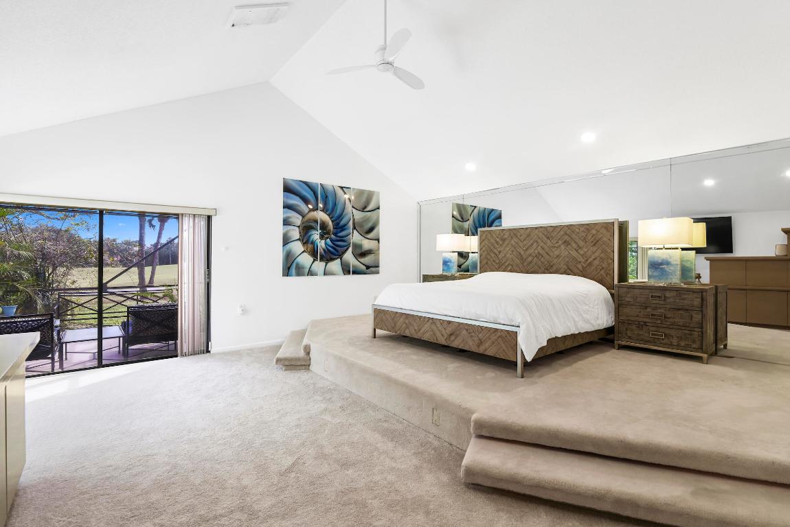 4372 Bocaire Boulevard