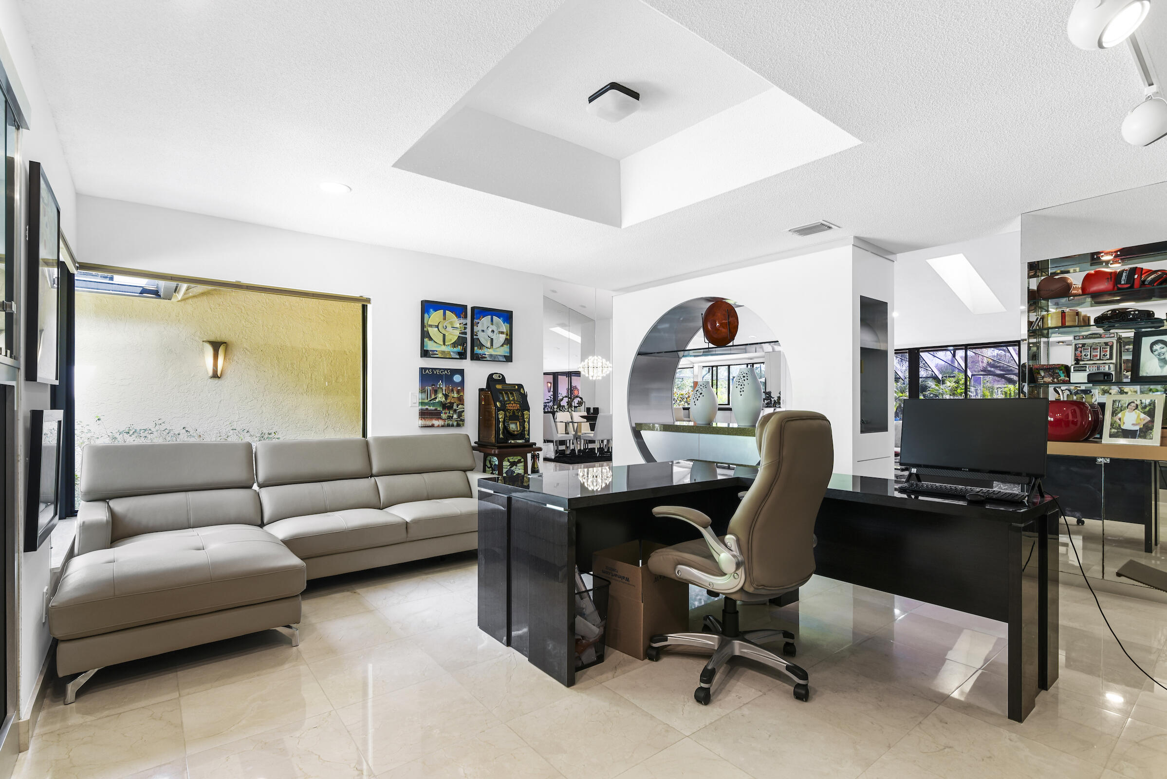 4372 Bocaire Boulevard