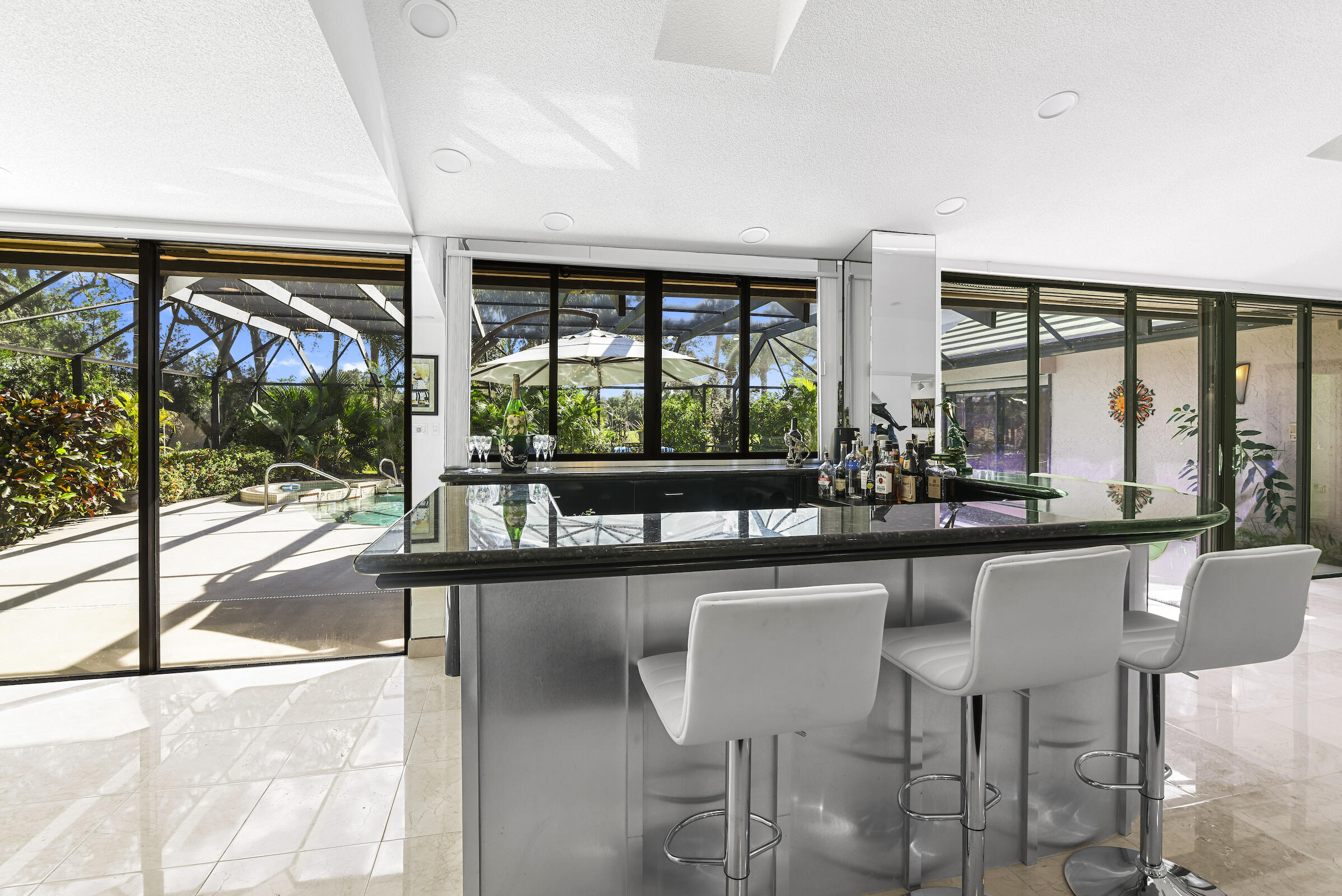 4372 Bocaire Boulevard