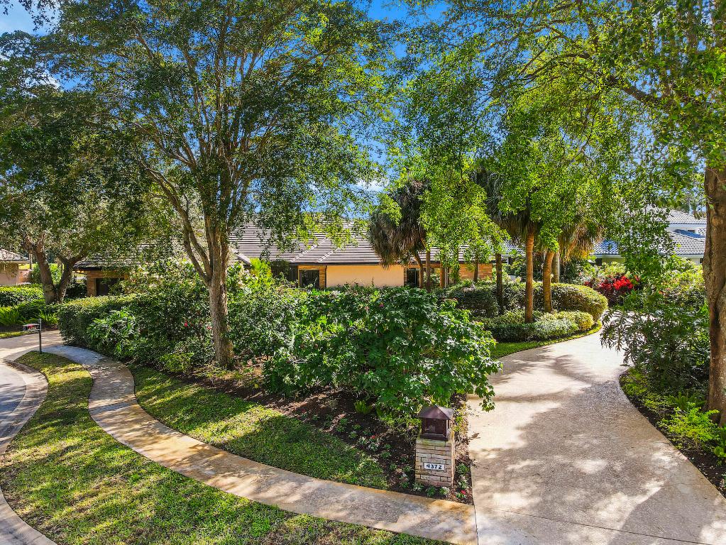 4372 Bocaire Boulevard