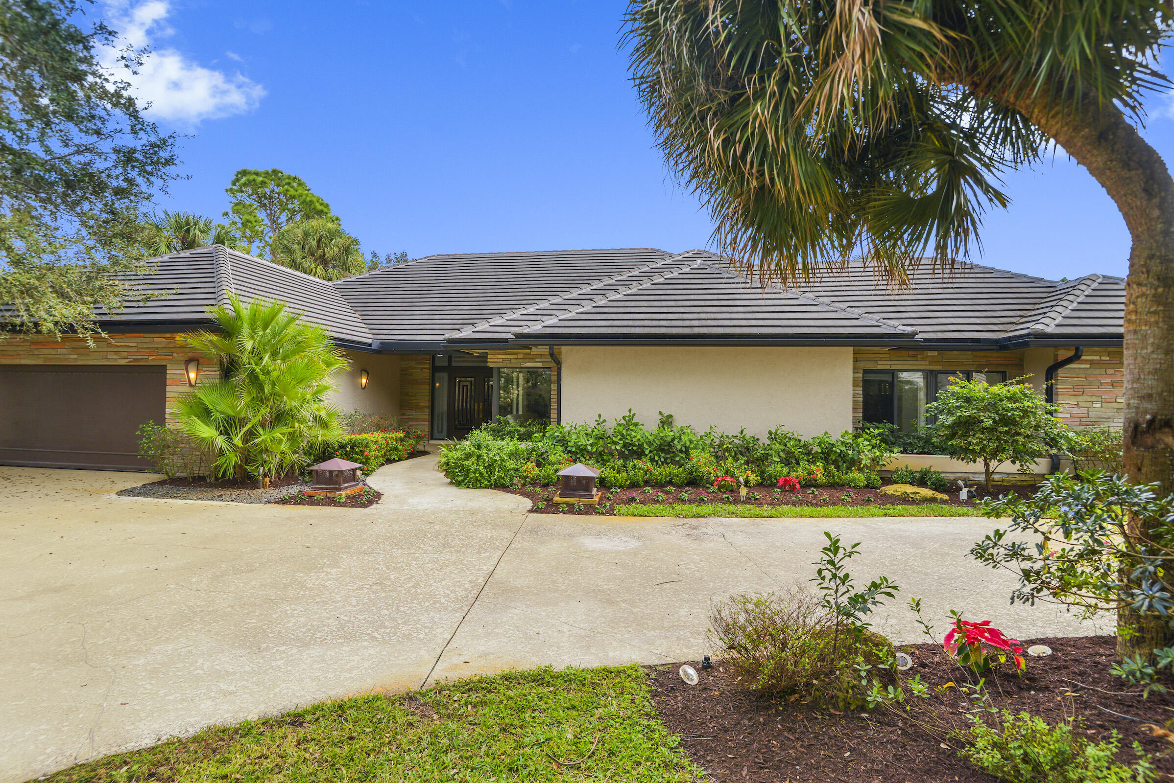 4372 Bocaire Boulevard