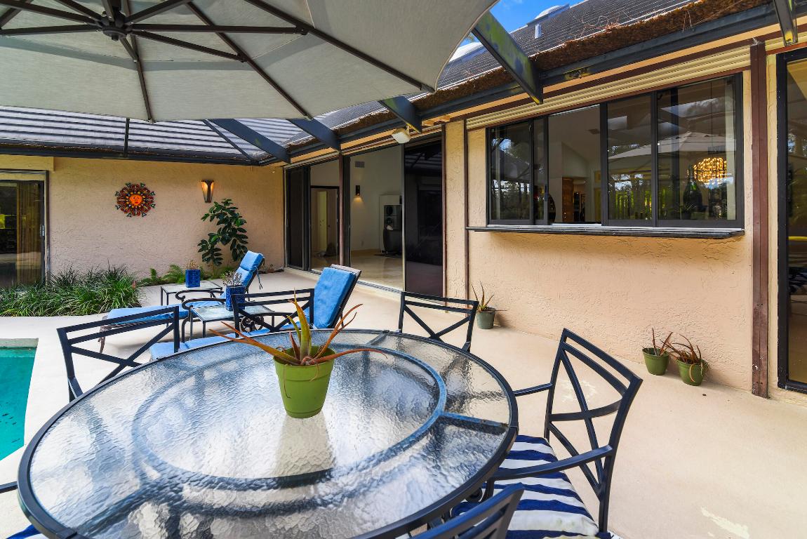 4372 Bocaire Boulevard