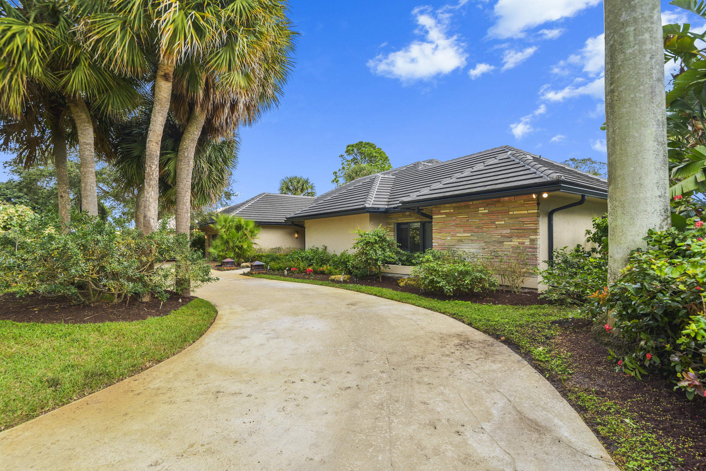 4372 Bocaire Boulevard