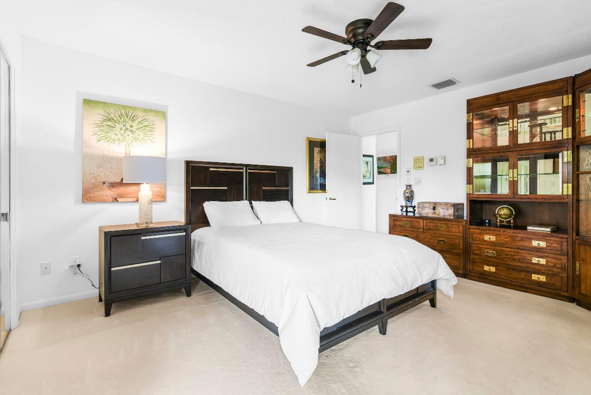 4372 Bocaire Boulevard