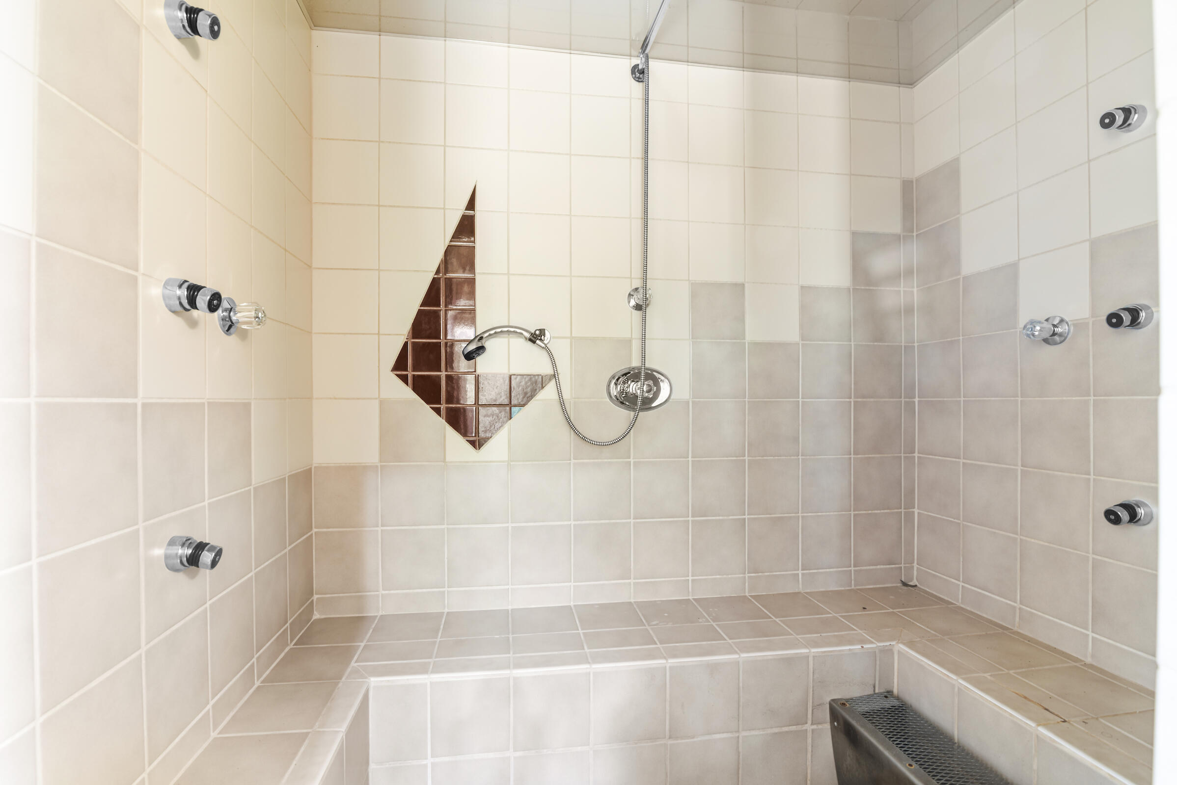 4372 Bocaire Boulevard