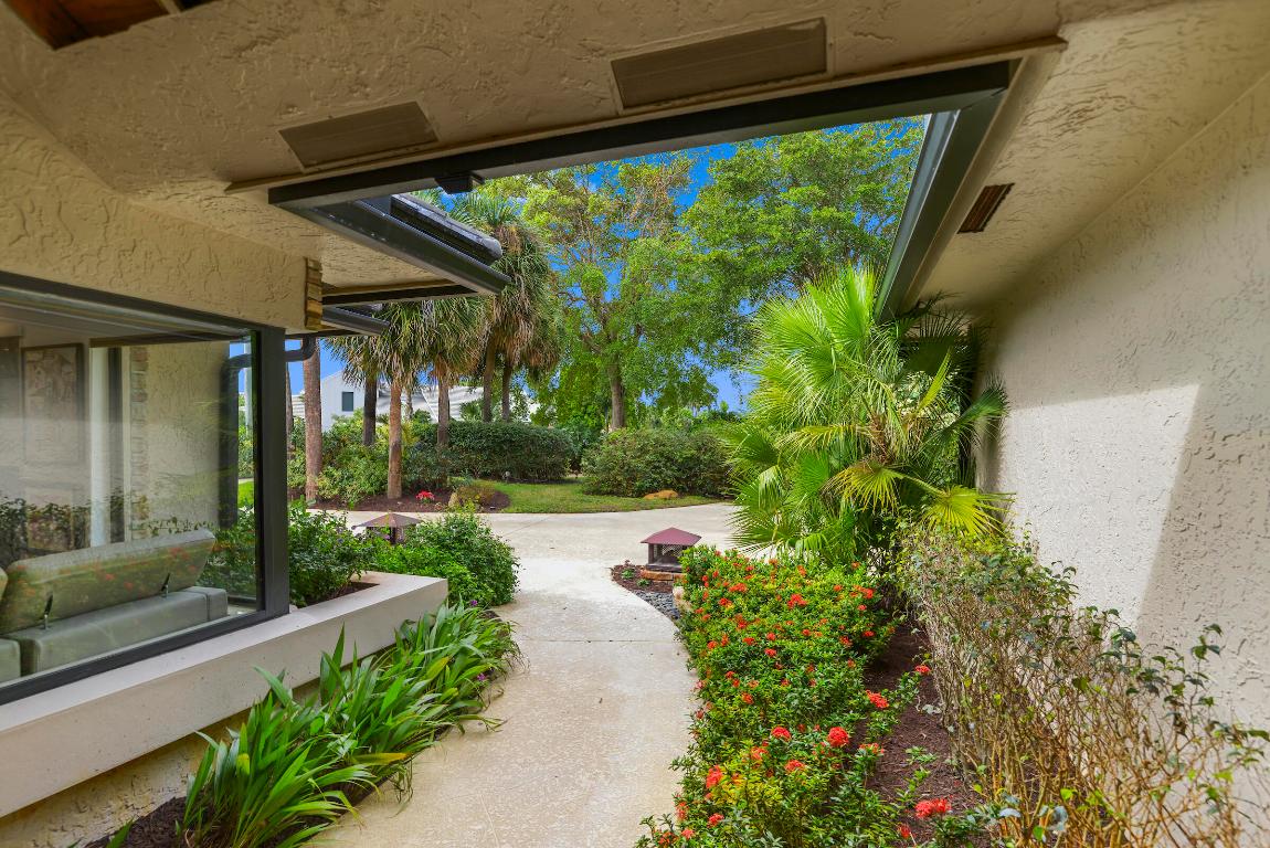 4372 Bocaire Boulevard