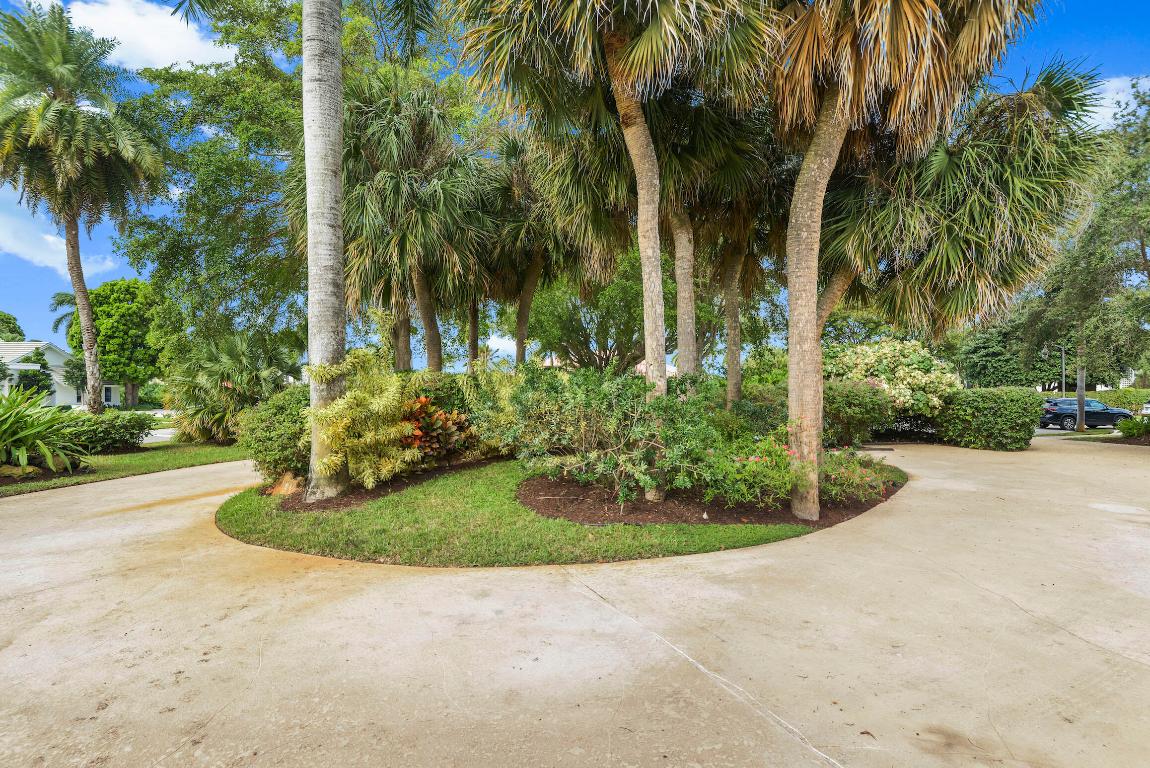 4372 Bocaire Boulevard