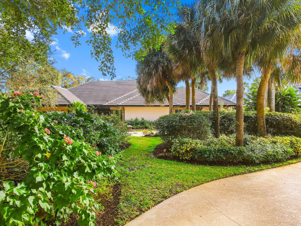 4372 Bocaire Boulevard