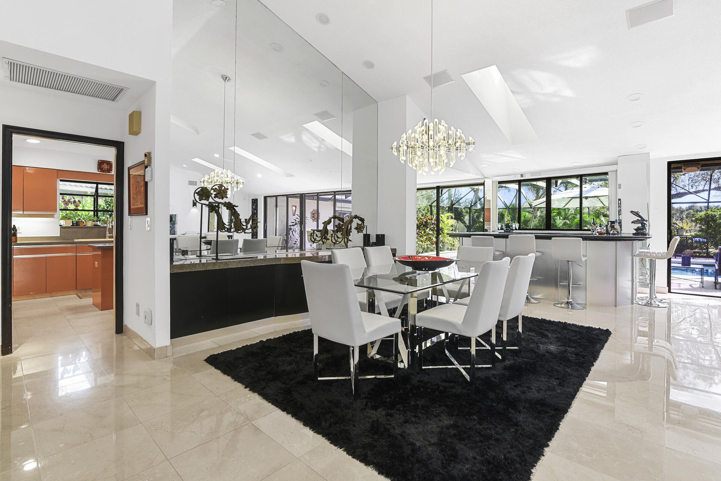 4372 Bocaire Boulevard