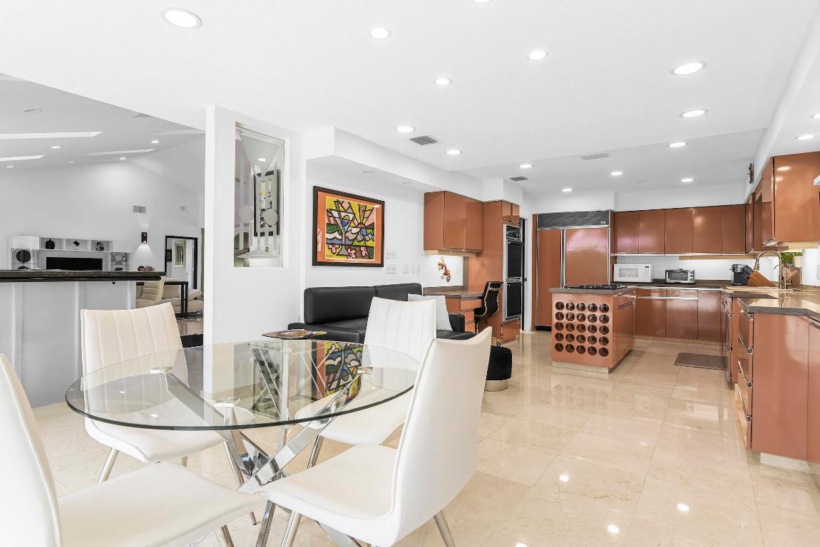 4372 Bocaire Boulevard