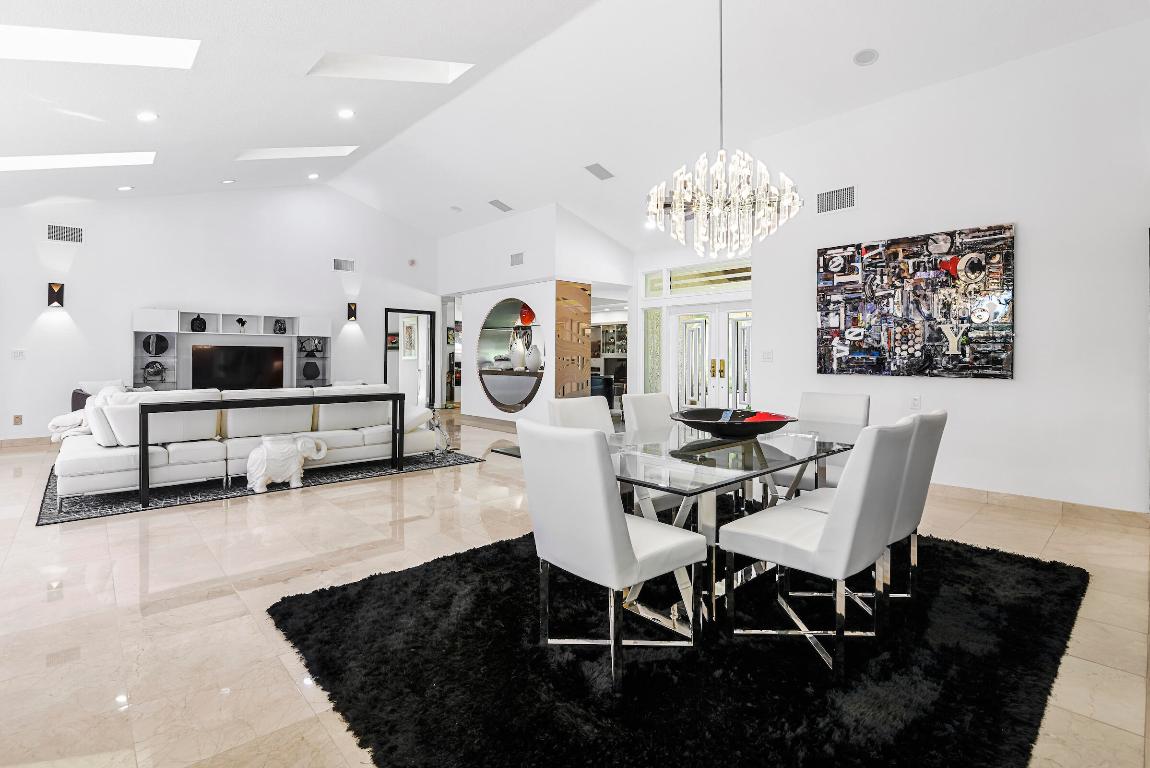 4372 Bocaire Boulevard