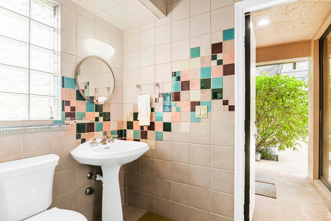 4372 Bocaire Boulevard