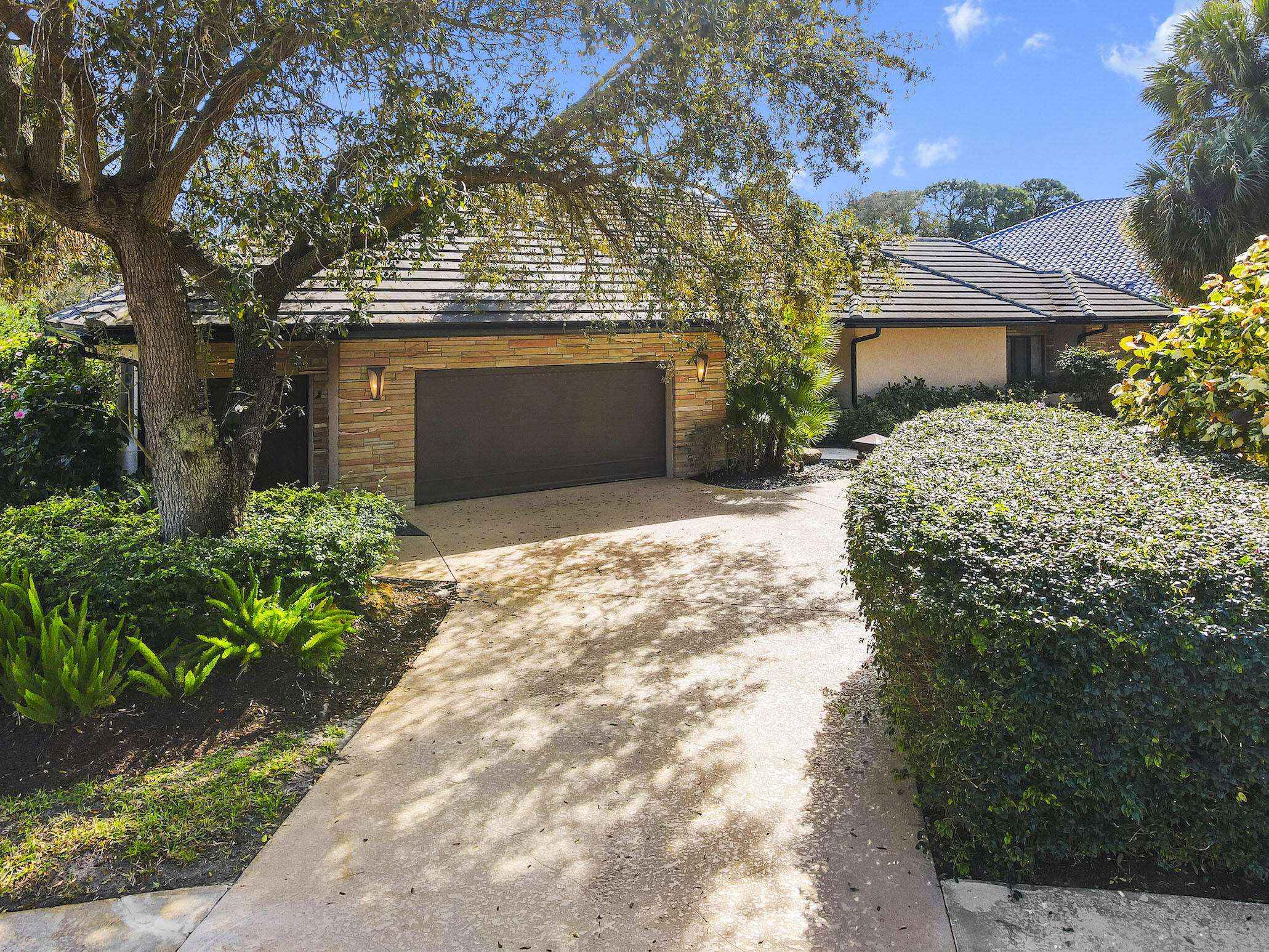 4372 Bocaire Boulevard