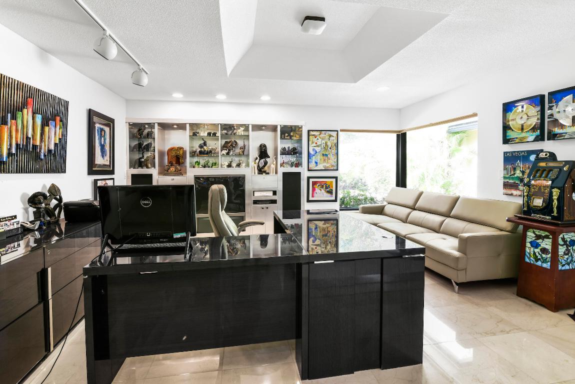 4372 Bocaire Boulevard