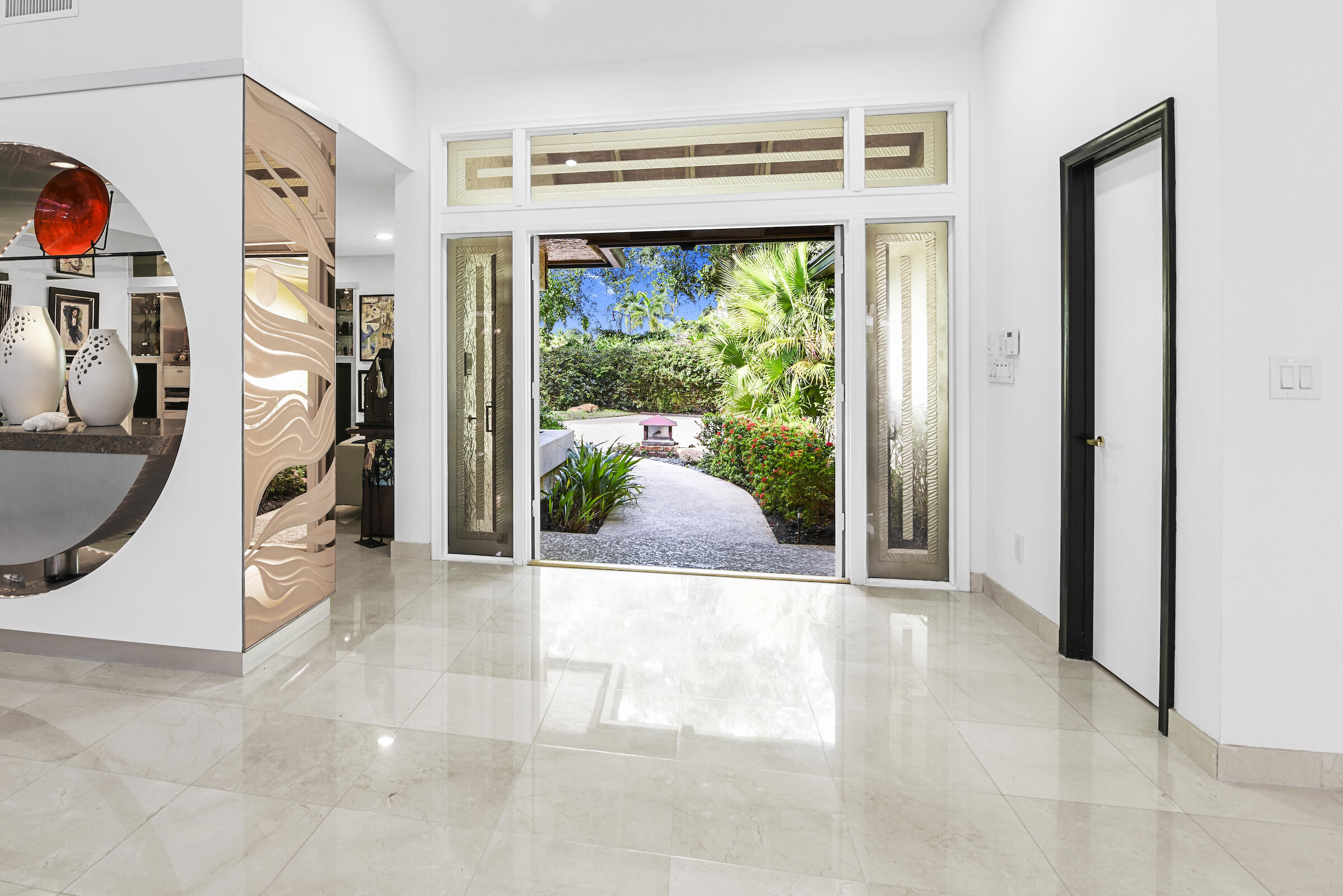 4372 Bocaire Boulevard