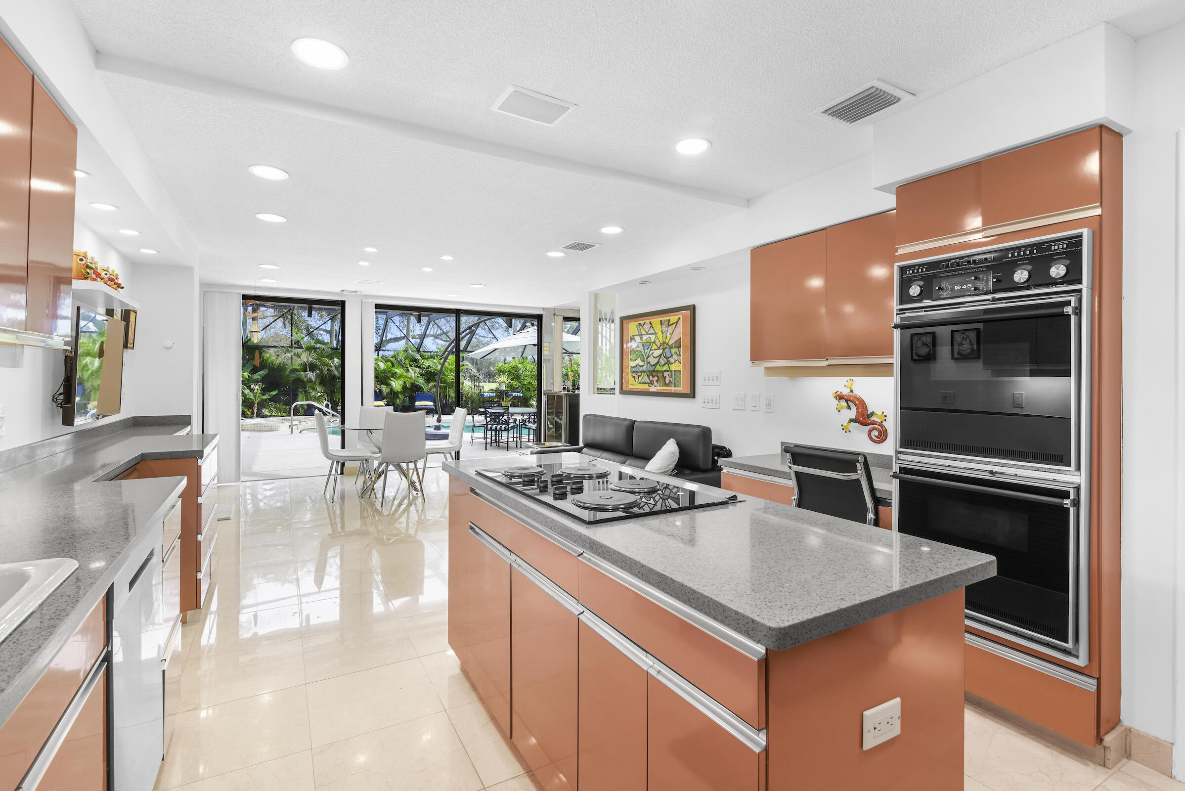 4372 Bocaire Boulevard