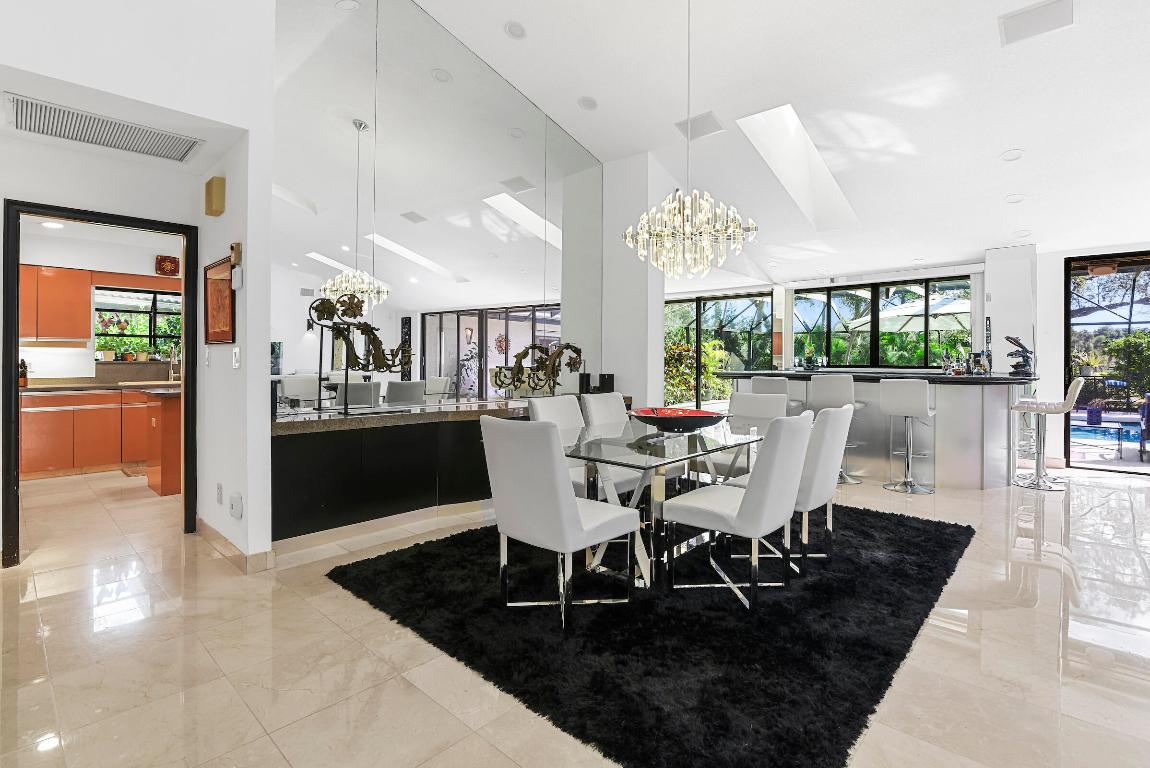 4372 Bocaire Boulevard