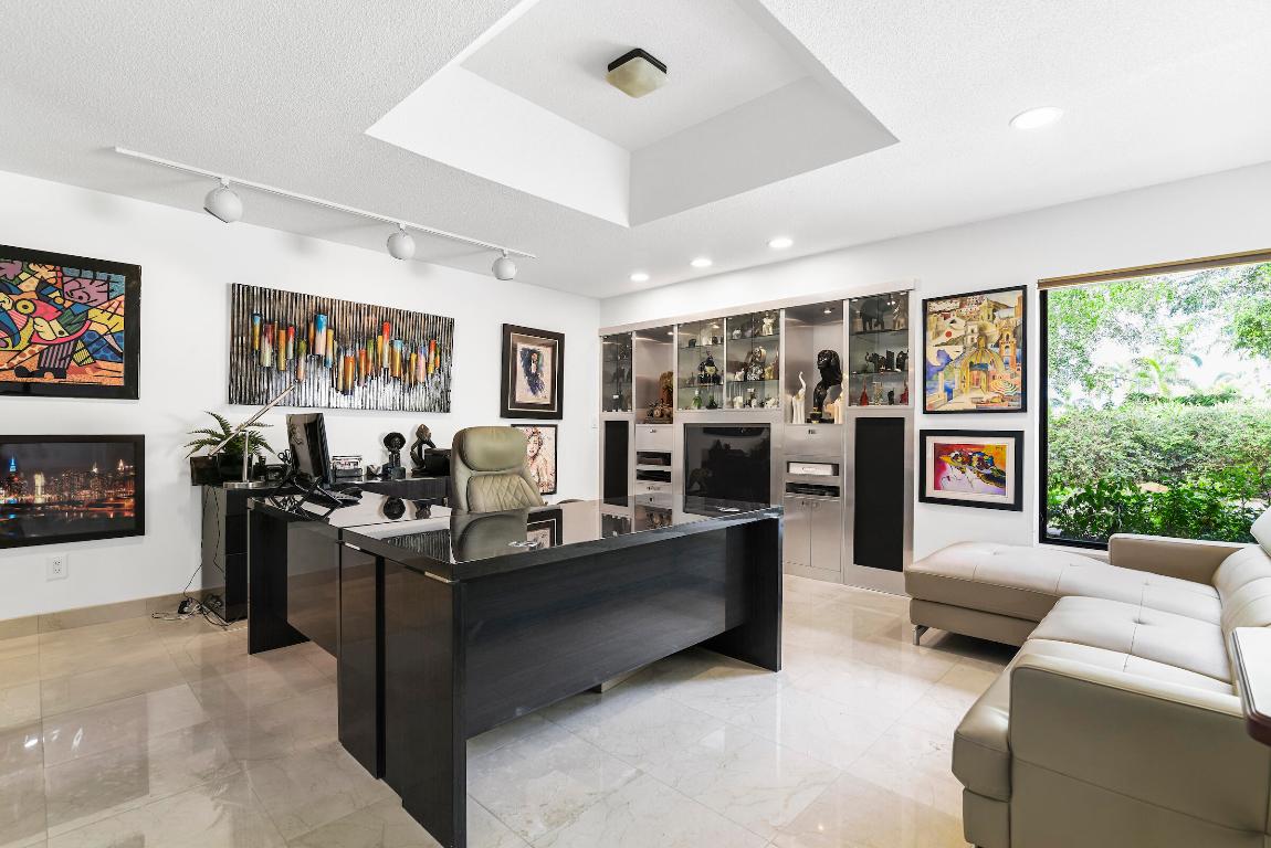 4372 Bocaire Boulevard