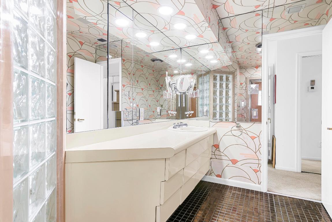 4372 Bocaire Boulevard