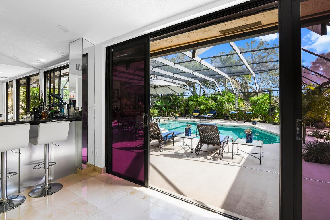 4372 Bocaire Boulevard