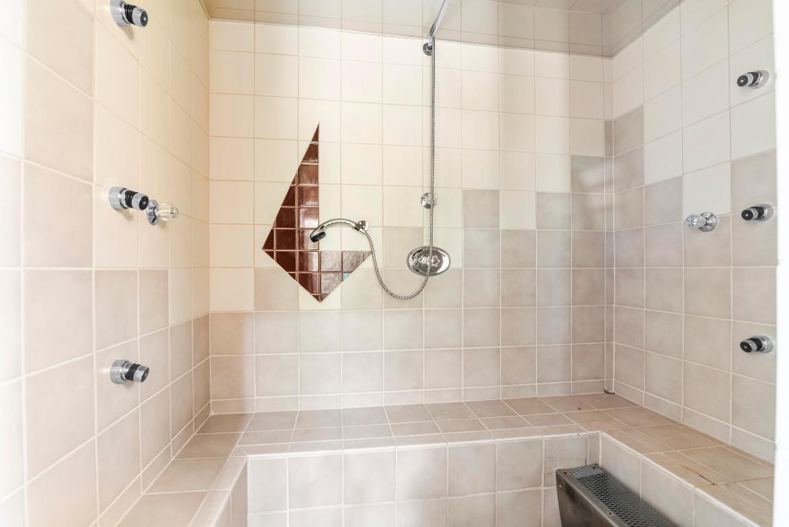 4372 Bocaire Boulevard