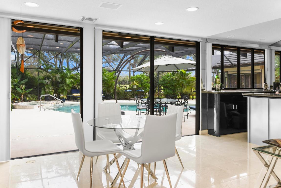 4372 Bocaire Boulevard