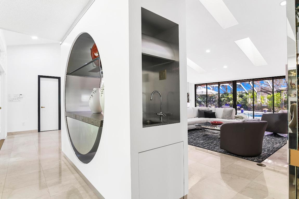 4372 Bocaire Boulevard